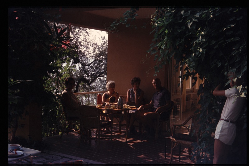 20.Gargnano jul 1975 Lili,Ilse,Papa,Mama,Peter.JPG